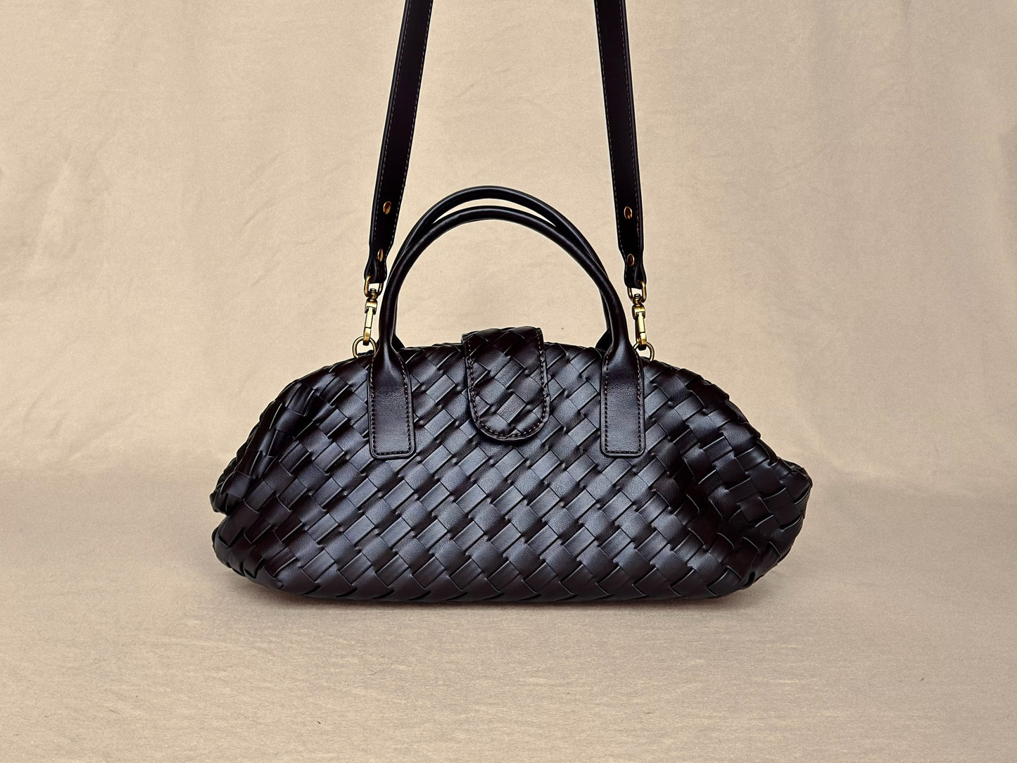 Dark Brown
Hand-Woven Leather
Shoulder Bag