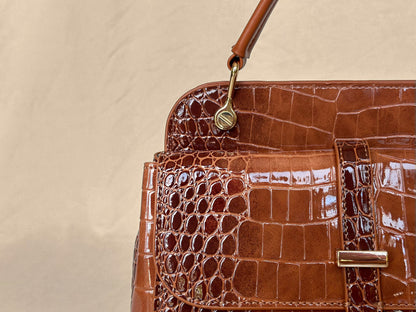 Coffee Brown
Croc-Embossed
Dual-Style Top Handle Bag