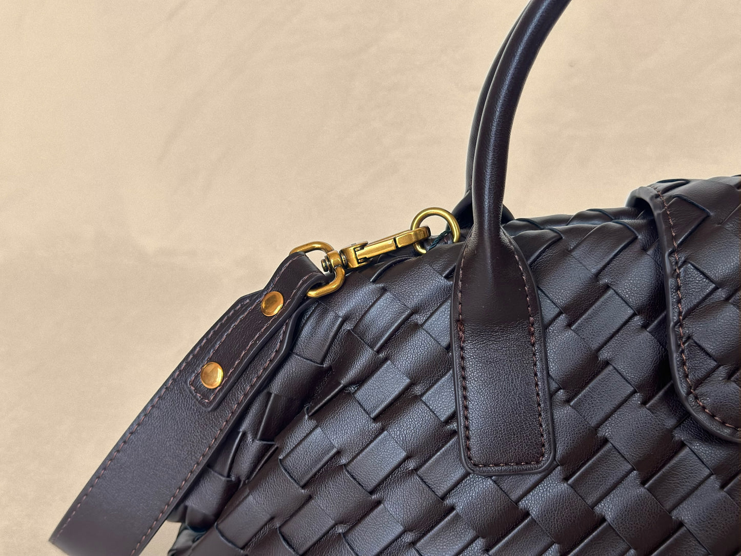 Dark Brown
Hand-Woven Leather
Shoulder Bag