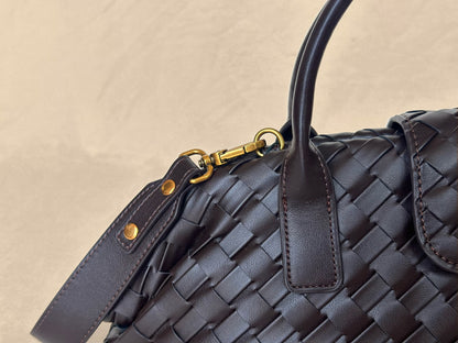 Dark Brown
Hand-Woven Leather
Shoulder Bag