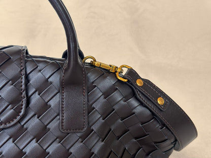 Dark Brown
Hand-Woven Leather
Shoulder Bag