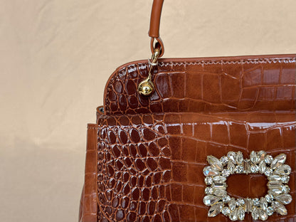 Coffee Brown
Croc-Embossed
Dual-Style Top Handle Bag