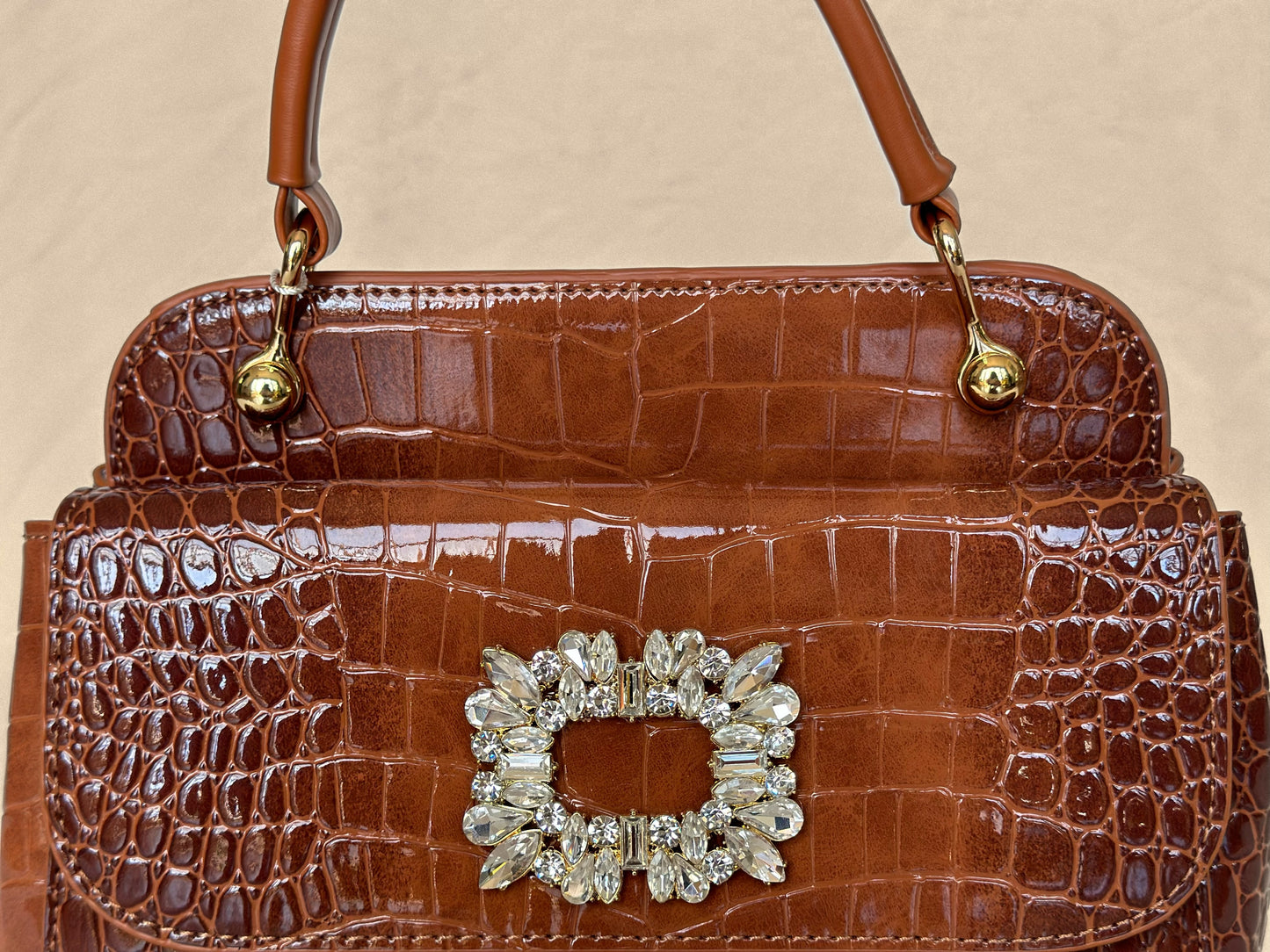 Coffee Brown
Croc-Embossed
Dual-Style Top Handle Bag