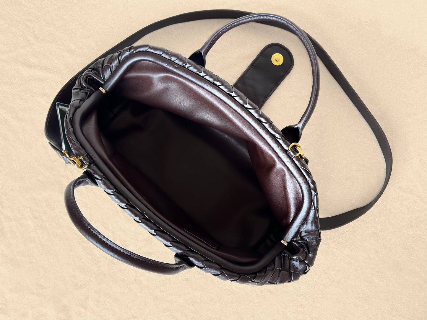 Dark Brown
Hand-Woven Leather
Shoulder Bag