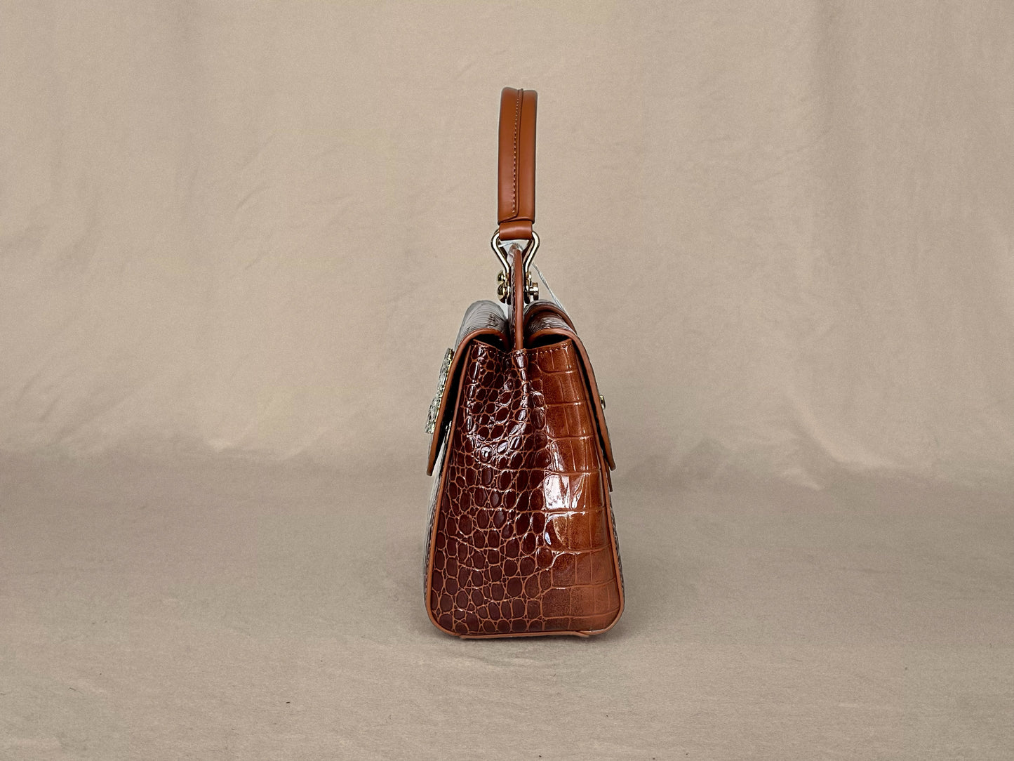 Coffee Brown
Croc-Embossed
Dual-Style Top Handle Bag