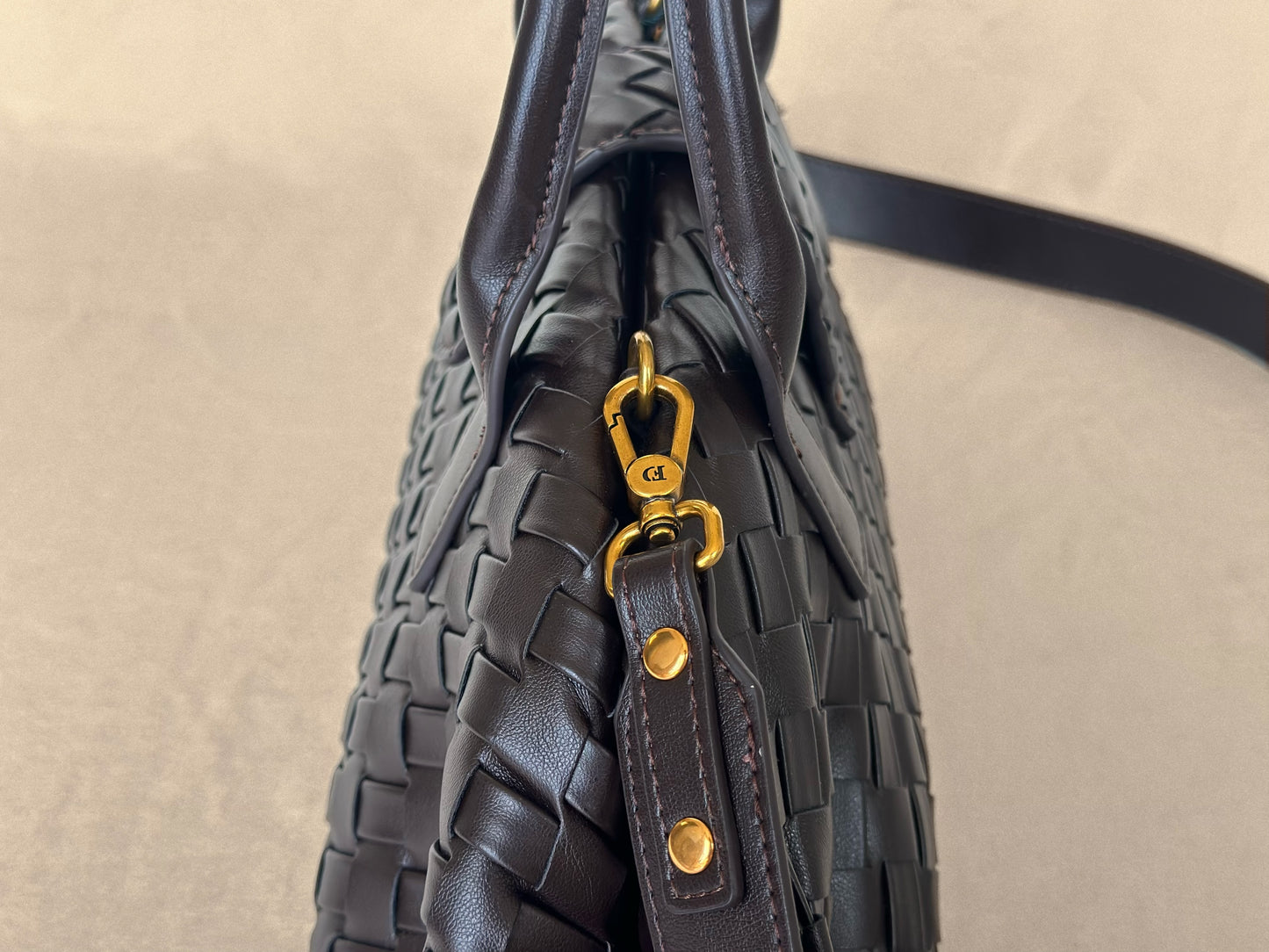 Dark Brown
Hand-Woven Leather
Shoulder Bag